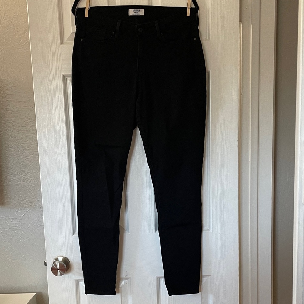 Denizen from Levi's Women's Classic Black Skinny Jeans